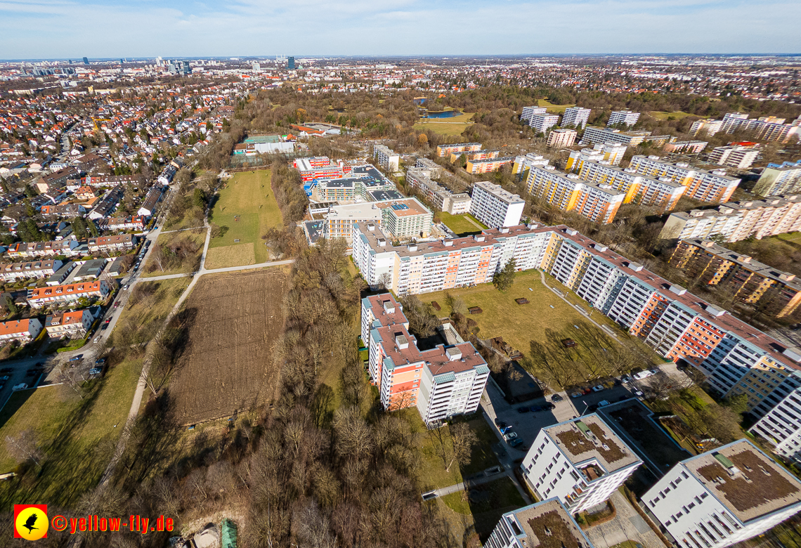 20.02.2023 -  Ostparksee und Schule am Strehleranger mit Umgebung in Neuperlach